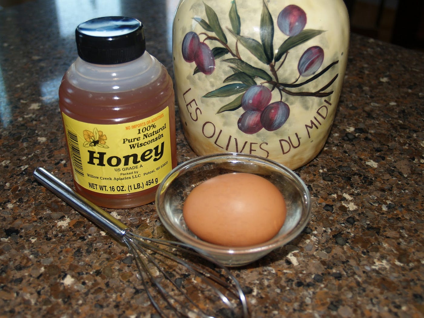 Honey, egg and olive oil mix for hair fall