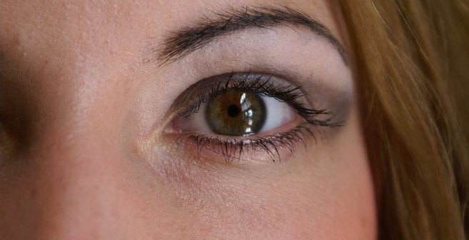 makeup tricks for brown eyes